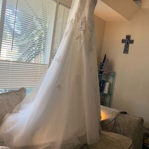 Elegant White Lace Wedding Dress